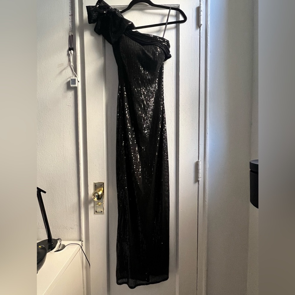 Mac Duggal - Picture 4 of 6